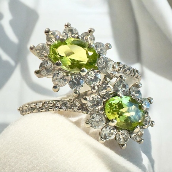 Genuine Peridot & White Topaz Sterling Silver Ring (6.25) - Picture 6 of 10